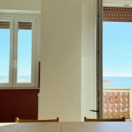 Se173 - Montemarciano, Trilocale Con Mansarda Fronte Mare 公寓 *